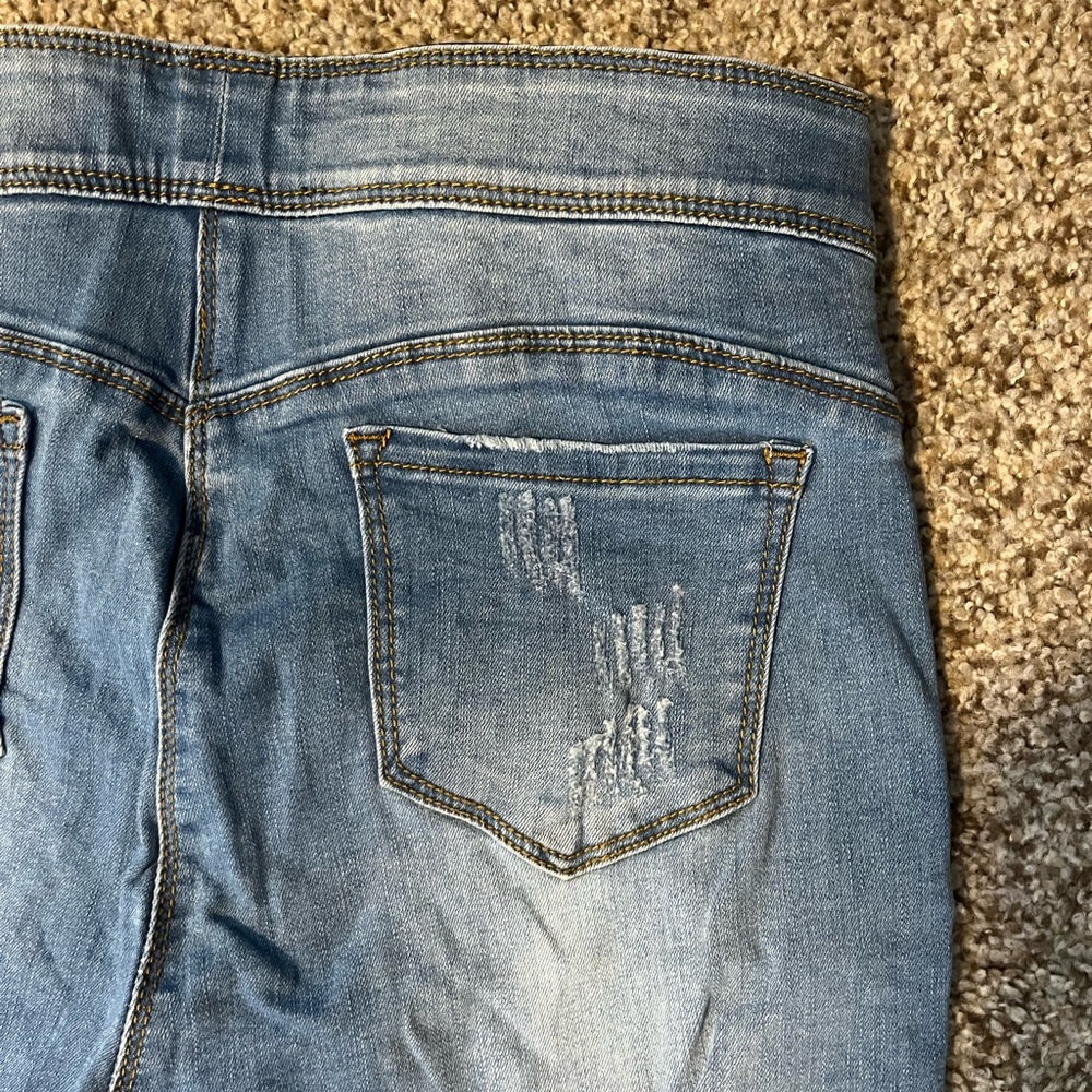 Coco & Carmen Jeans - Picture 3 of 6